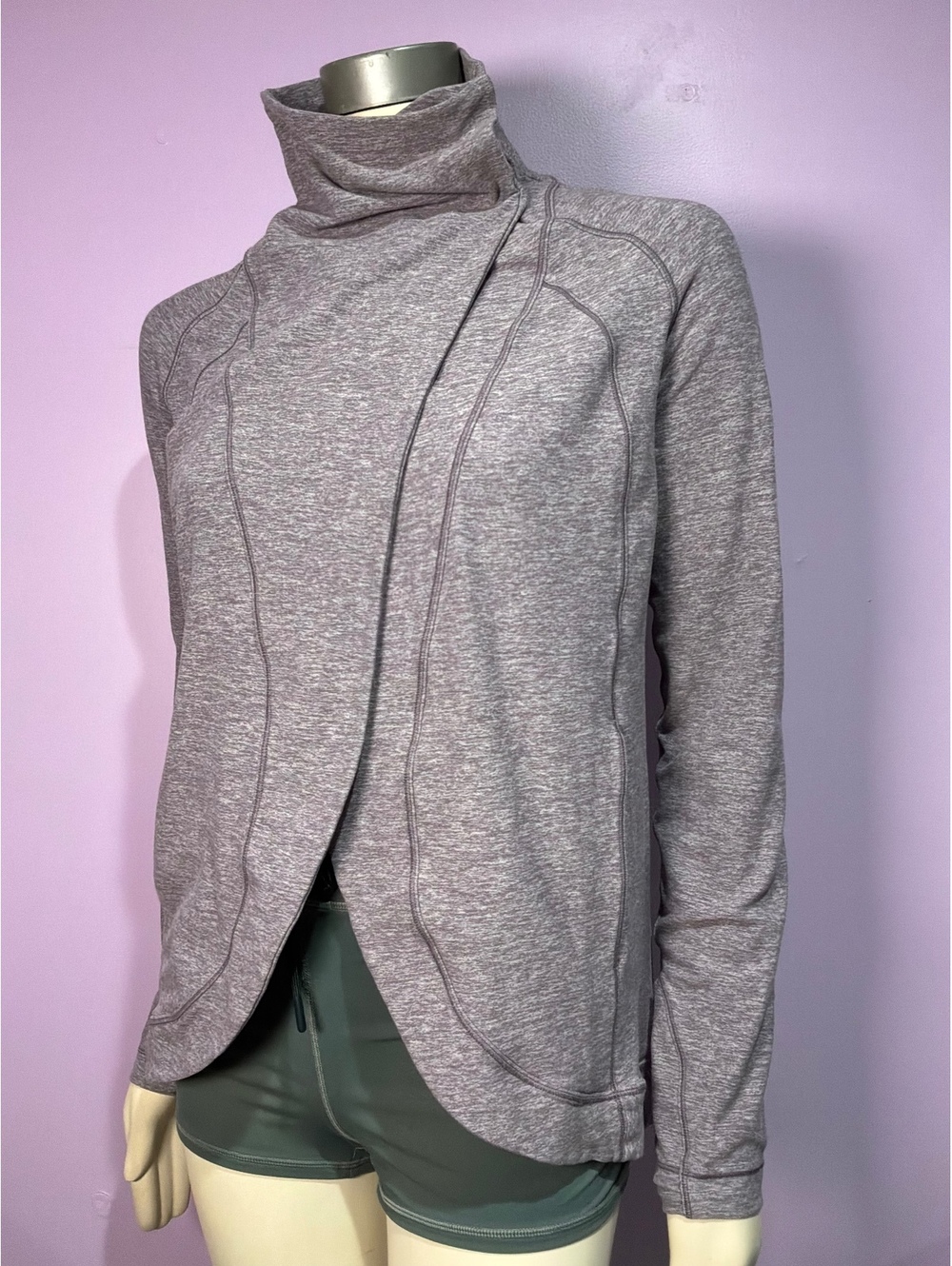 Lululemon size 6